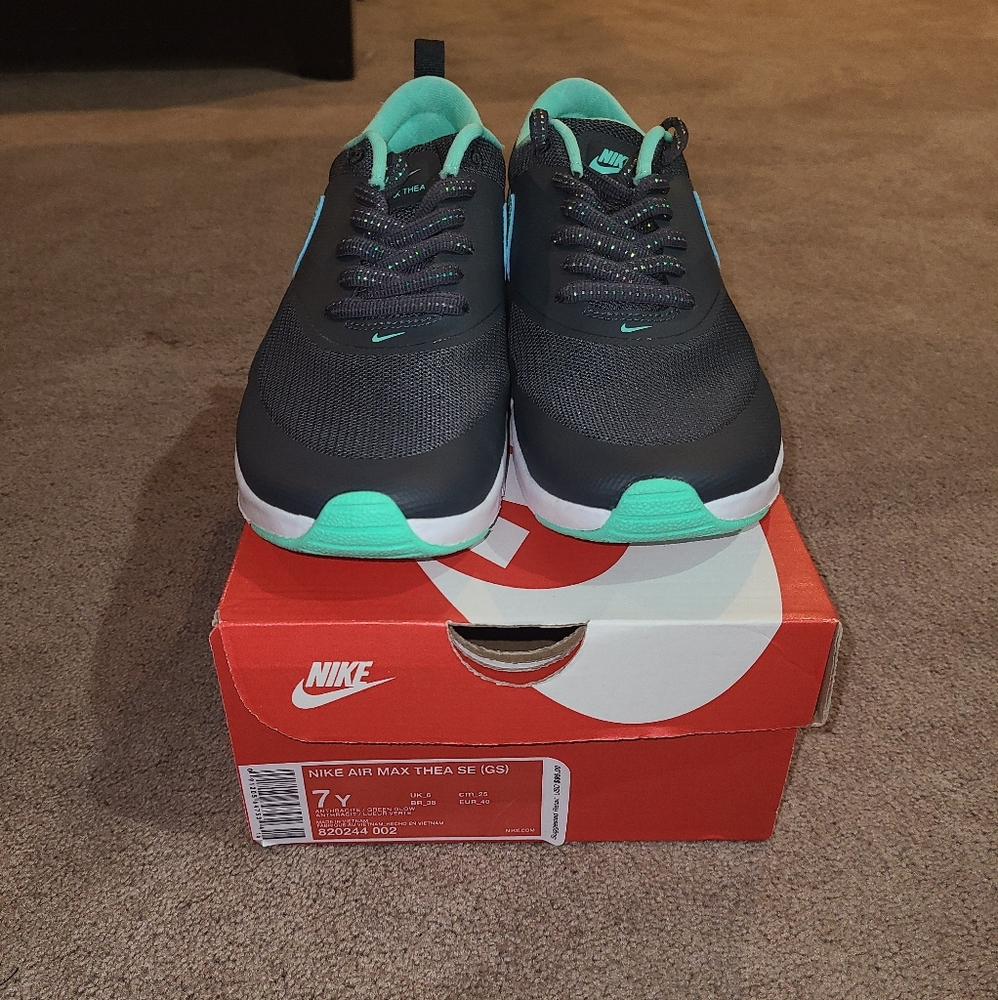 Nike Sneakers Size 7 Youth